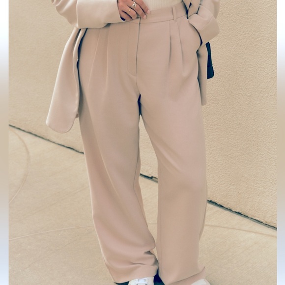 A&F Curve Love Sloane Tailored Wide Leg Pant - Light Taupe - Picture 7 of 7